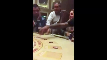 Revelan imágenes del jugador chileno Arturo Vidal en un casino previo a su accidente