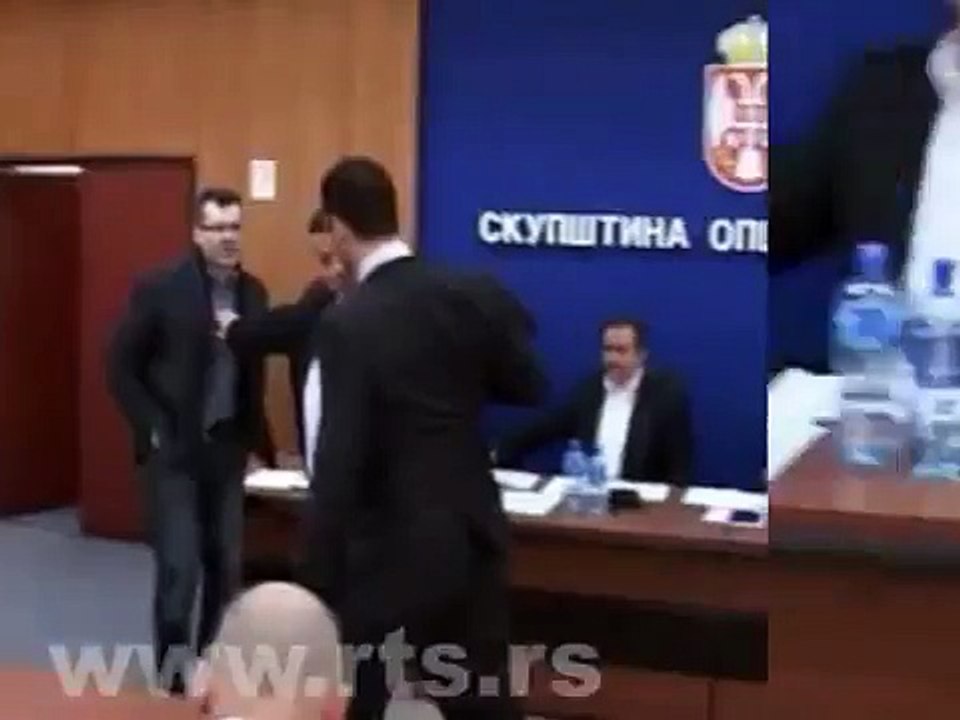 Umalo tuča u skupštini opštine Vrbas