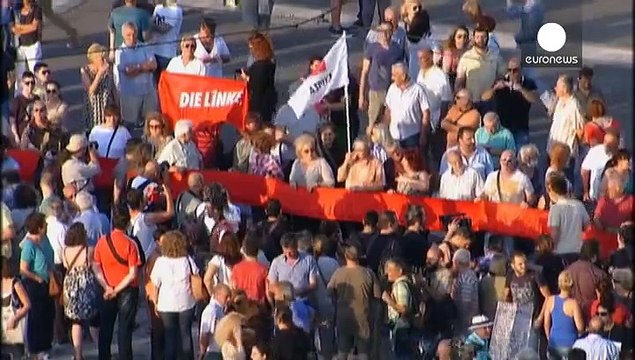 Greeks rally ahead of eurozone crunch talks