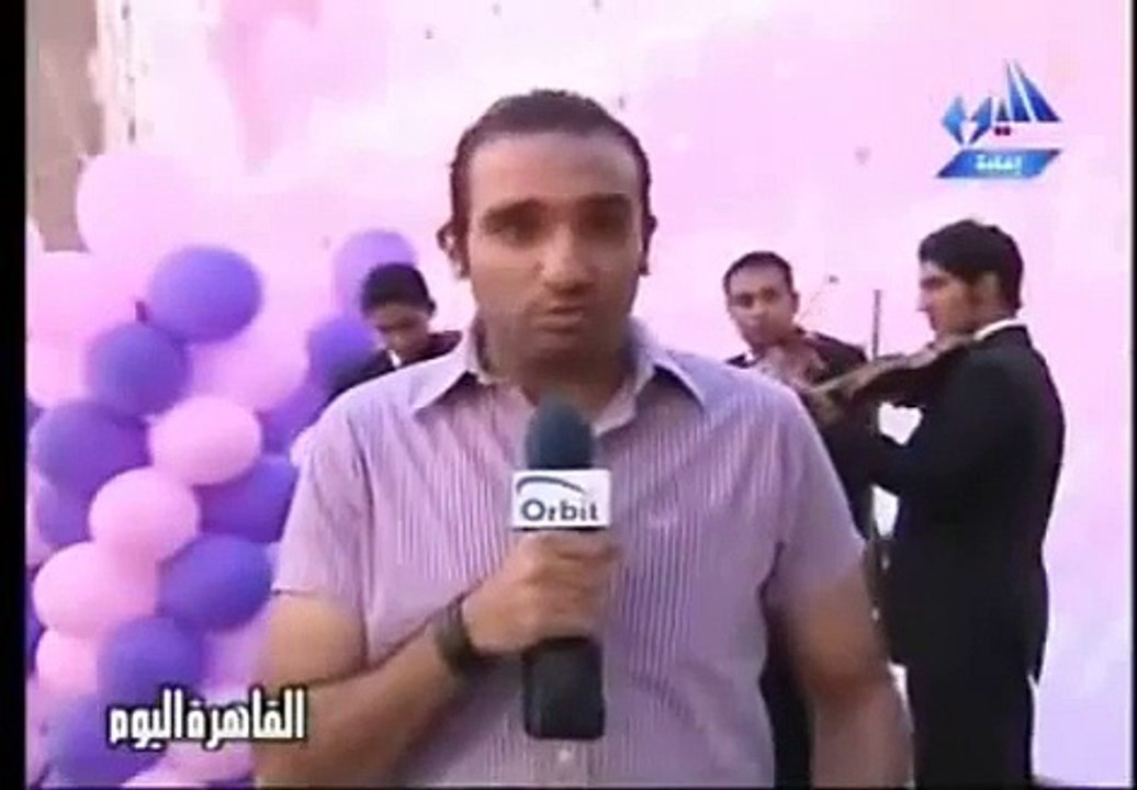 زوج مصري يعتذر لزوجته بطريقة رومانسية جديدة