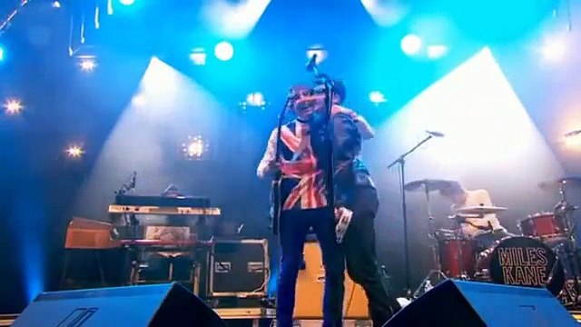 LAST SHADOW PUPPETS - Standing Next To Me - Live at Glastonbury 2013 (Miles Kane & Alex Turner)