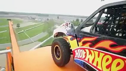 World's longest vehicle jump. This car literally flies!!!