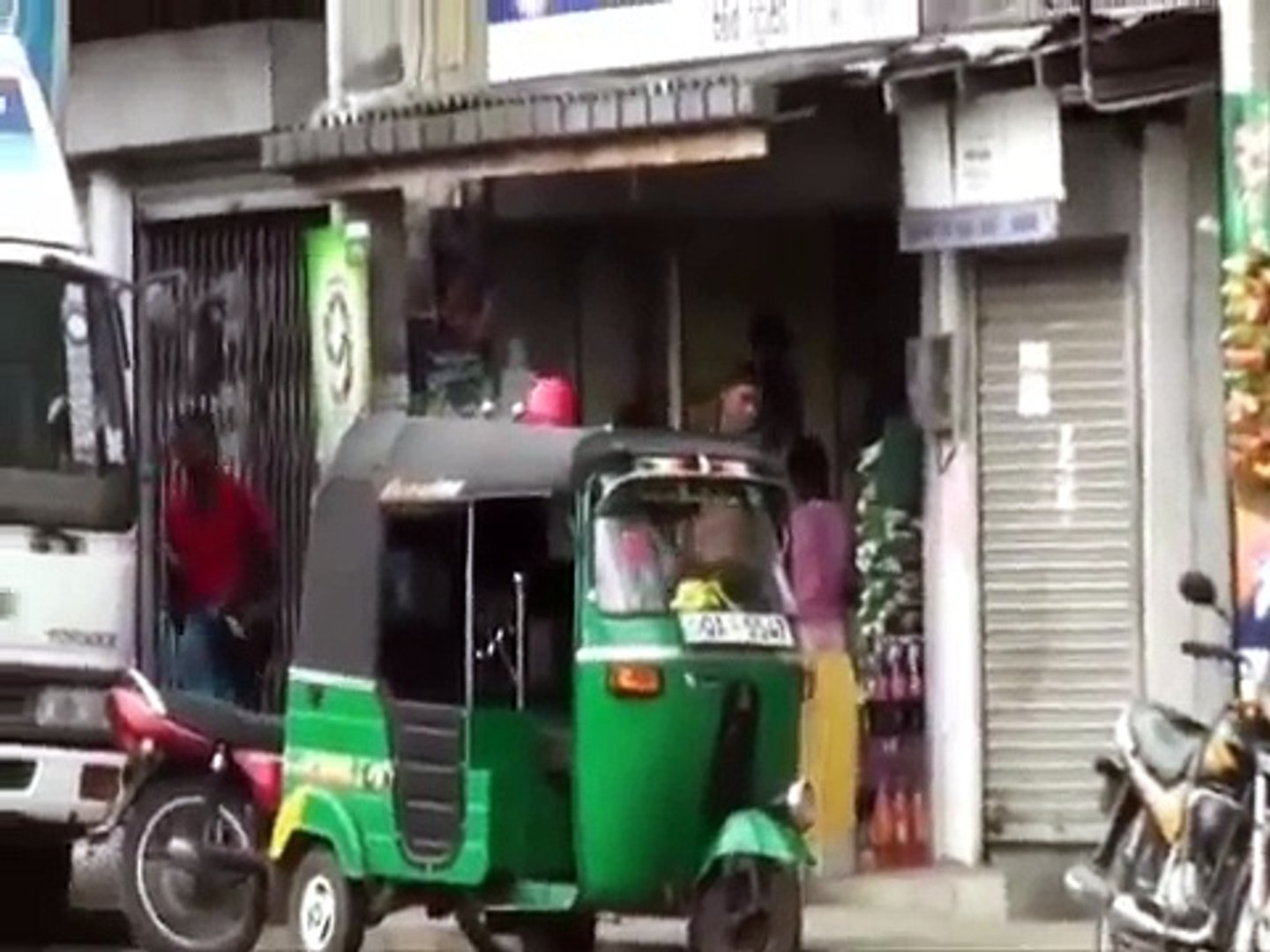 Sri Lankan Roads.wmv