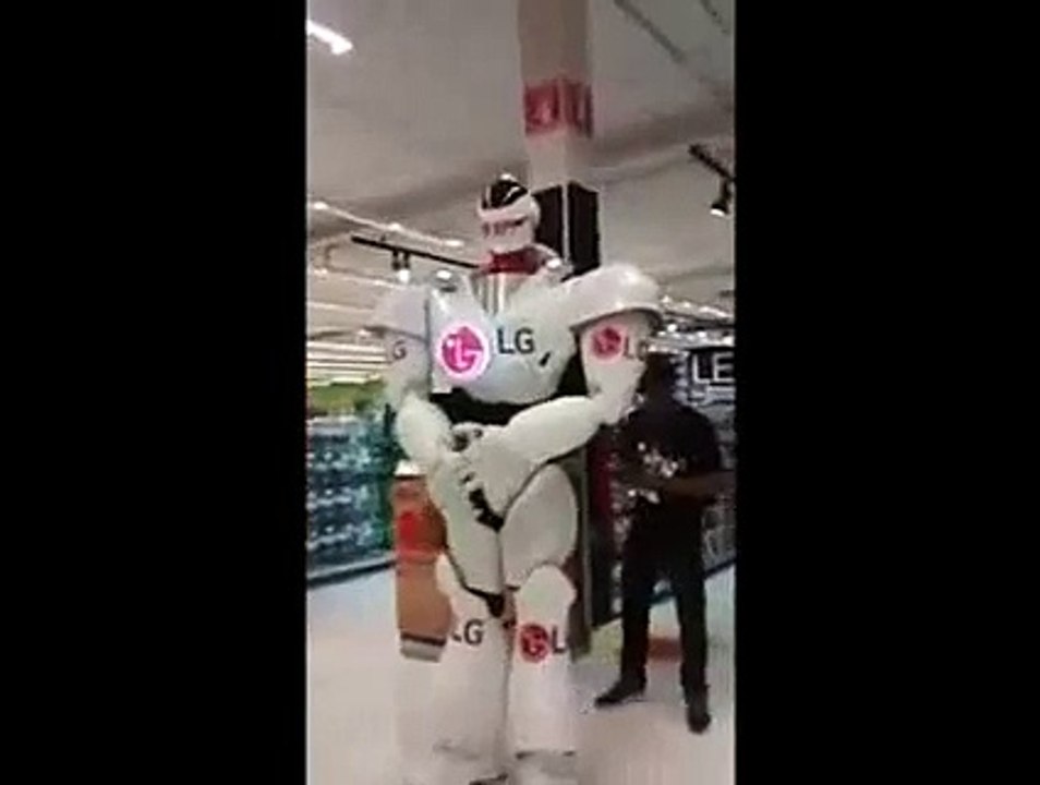 Funny LG Robot Dancing In Brasil