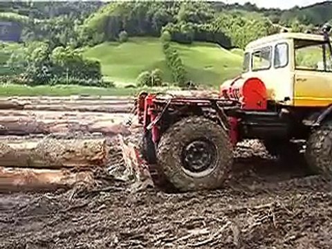 débardage de bois avec unimog