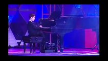 Beyonce, Smokey Robinson, Gloria Gaynor all perform with 8 year old Ethan Bortnick - Live
