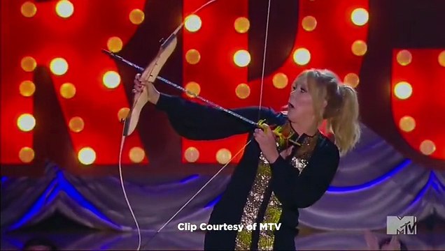 6-Dirty-Amy Schumer Sexy And Porn Jokes at MTV Movie Awards 2015