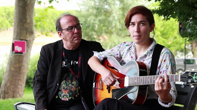 Fip à Rio Loco 2015 : Session acoustique Zoë Boekbinder