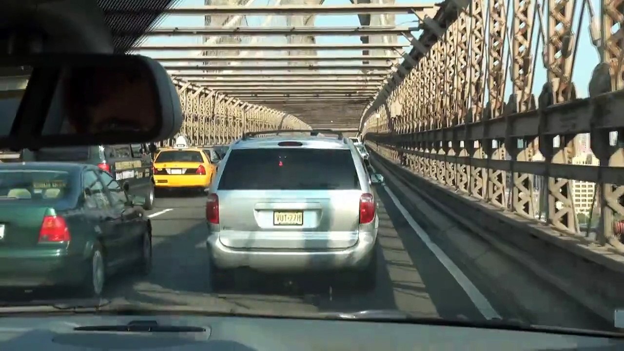 Crossing the Brooklyn Bridge (Manhattan to Brooklyn)