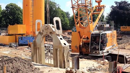 IMPRESSIVE LIEBHERR CRAWLER CRANE SLURRY WALL GRABBER DIGGING DEEP HOLES @ CONSTRUCTION SITE