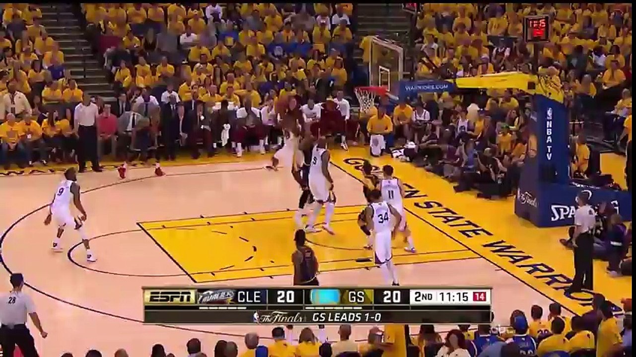 Matthew Dellavedova spécialiste des passes lobées foirées