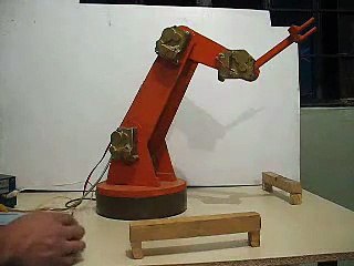 brazo mecanico electrico de madera