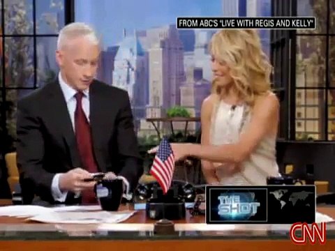 Kelly Ripa on Anderson Cooper's Tweeting: Look How Fast You Are Wow You Have Magical Thumbs