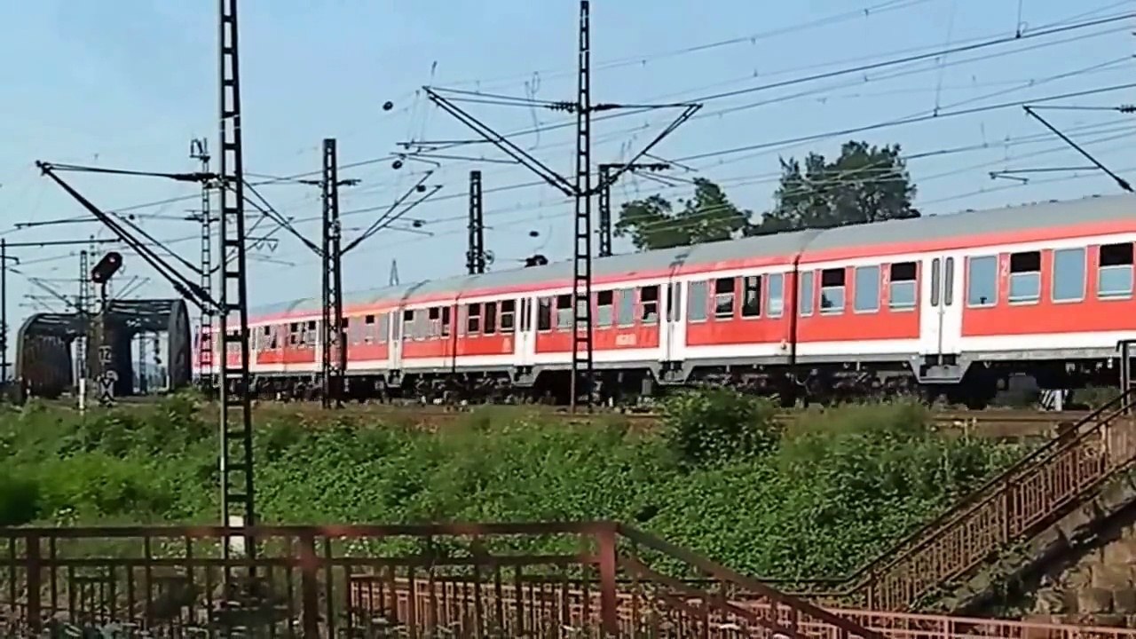 Germany Railway . Deutschland Eisenbahn Bahnhof Schweiz . ICE unterwegs Richtung Zürich