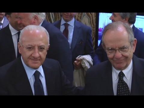 Campania - De Luca incontra Padoan e lancia allarme su restituzione fondi europei (15.06.15)