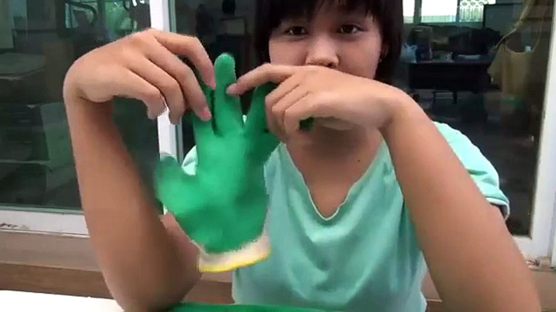 ⁣How to hold your hedgehog