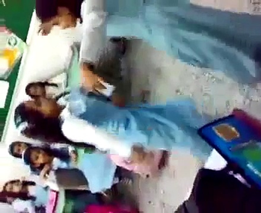 رقص طالبات في مدرسة أهلية.mp4