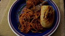 ASMR: Eating Spaghetti & Meatballs with Garlic Bread