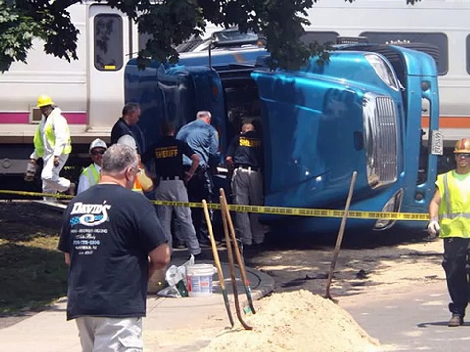 Amazing Train and Truck Accident - Train Accidents - Train Wrecks