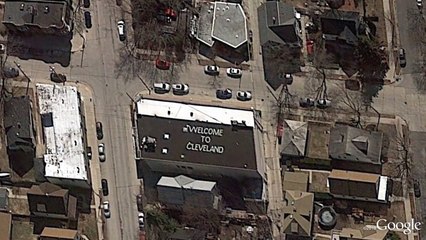 Artist confusing Airline passengers with letters on his roof