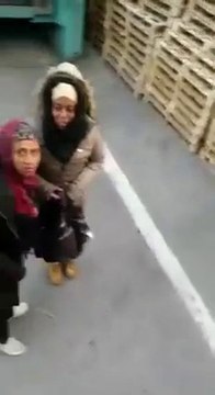 Un routier piège deux migrantes clandestines England ! ... FAIL