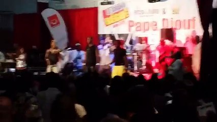 Pape Diouf fait danser Aida Samb et Birahim Teng Teng