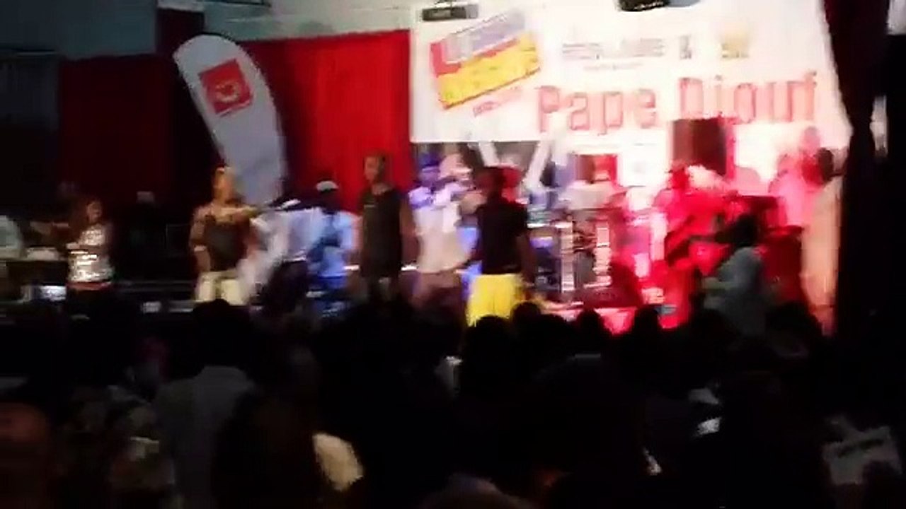 Pape Diouf fait danser Aida Samb et Birahim Teng Teng