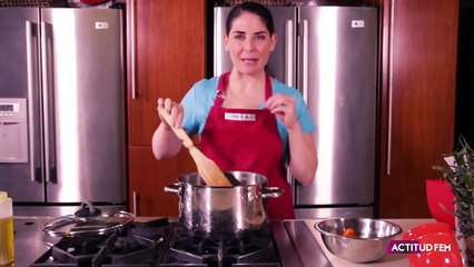 Cómo hacer un fondo de pollo | Caldo de pollo | Zahie en su cocina | ActitudFEM