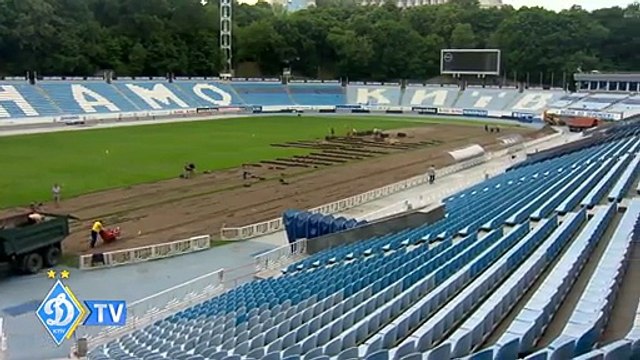 На стадионе Динамо им. Лобановского меняют газон