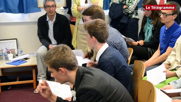 Paimpol. Anne Beaumanoir répond aux collégiens