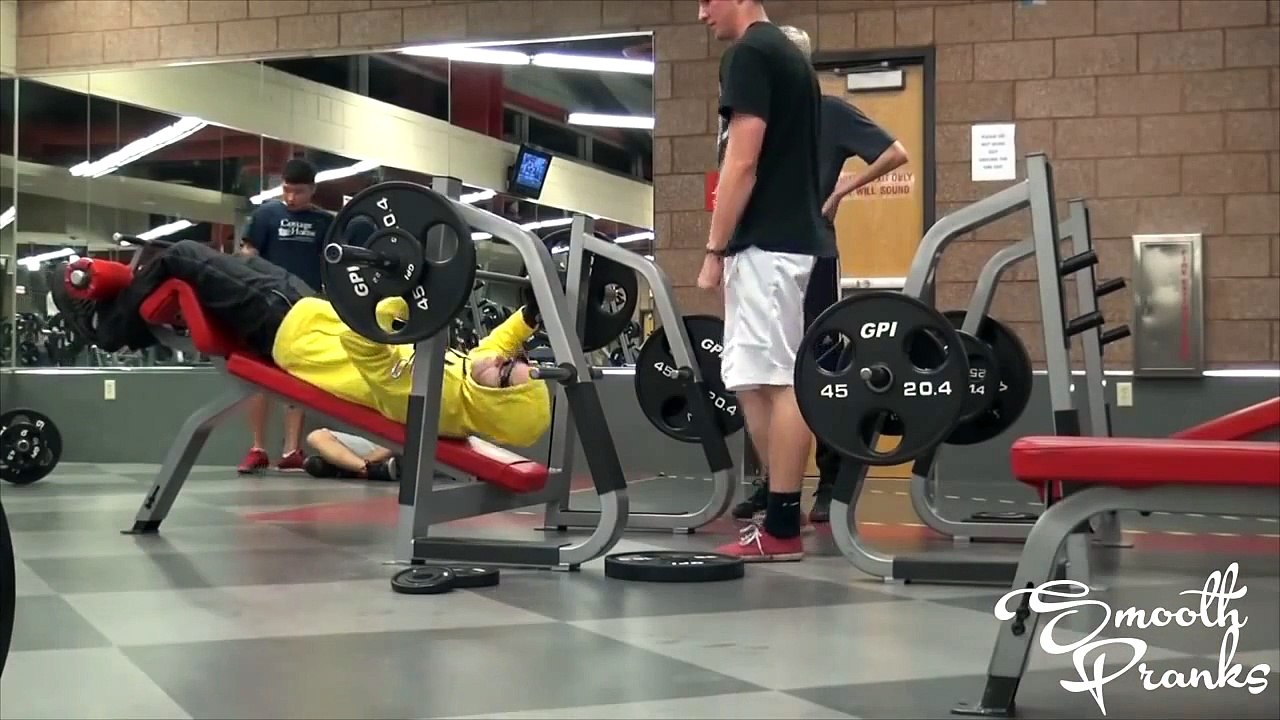 Gym Pranks Old Man Lifting Weights In The Gym Video Dailymotion