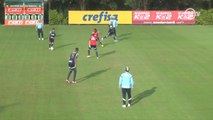 Dudu limpa marcação, faz golaço e provoca goleiro em treino do Verdão