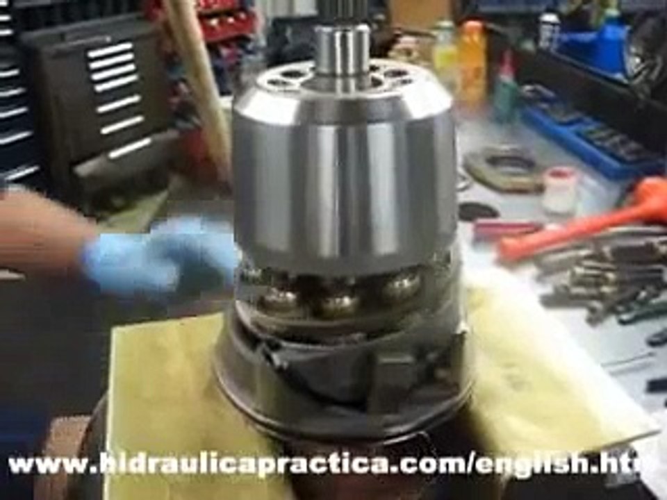 Hydraulics_How a hydraulic transmission piston pump works