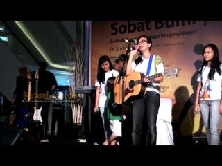 Oppie Andaresta Kenalkan Musik Tradisional Kepada Anaknya