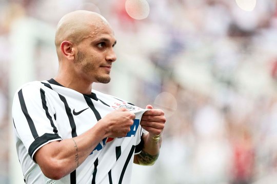 Renato Augusto comenta saída de Fabio Santos: 'A vontade dele era ficar'