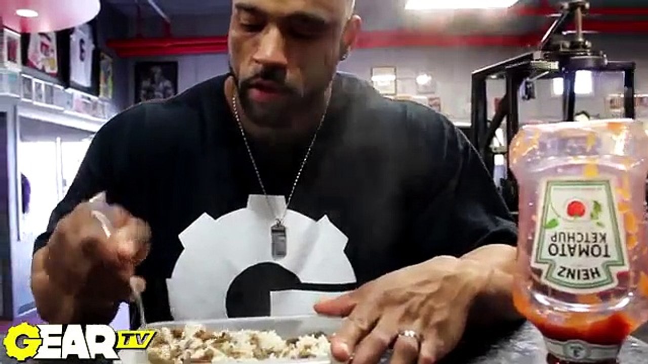 IFBB Pro Bodybuilder Juan Morel's Post Workout Meal Eating a