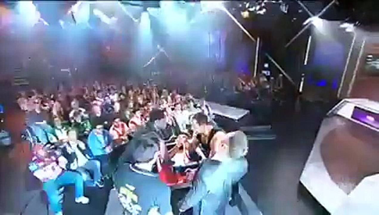 اف بیچارے کا ہاتھ ہی توڑ دیا