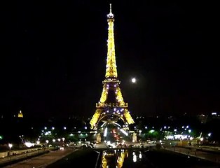 Eiffelturm bei Nacht - funkelt und glitzert - Paris