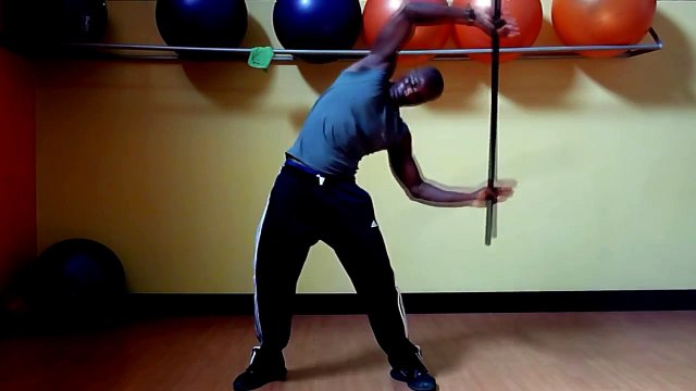 Abdominales parados con baston y piernas