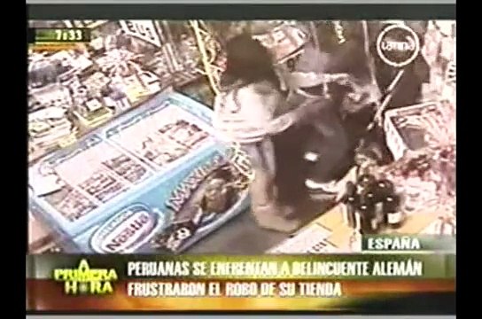 3 PENDEJAS IMPIDEN ROBO EN ESPAÑA LOQUENDO