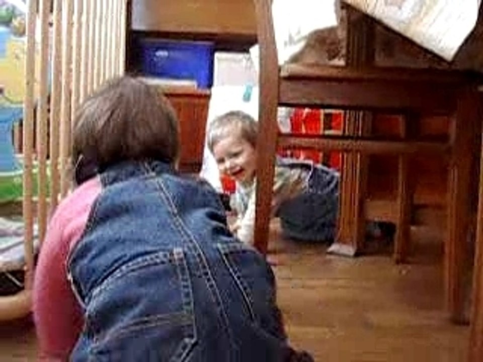 Qu'est ca qu'on s'amuse!!!!!on se cache!
