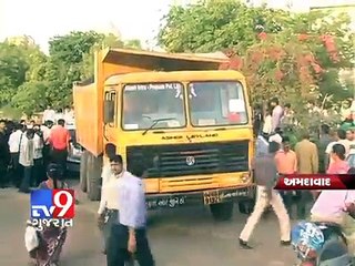 Скачать видео: Tv9 Gujarat - Dumper Hits Six cars parked in a row , Ahmedabad