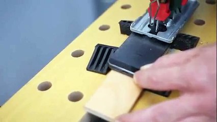 Il découpe toutes ses affaires en deux après le divorce !