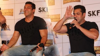 下载视频: Salman Khan Does YOGA @ Bajrangi Bhaijaan Trailer Launchbollywood news,bollywood,gossip,news,entertainment,Latest news,breaking news,daily news,Bajrangi Bhaijaan,bajrangi,bhaijaan,bajrangi bhaijaan first look,bajrangi bhaijaan trailer,salman khan,kareena