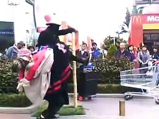 arte callejero de baile y truco de levitacion