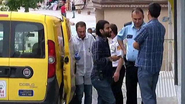 Maskeli soyguncular güvenlik kamerasında