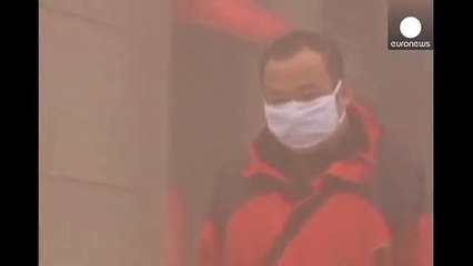 Скачать видео: China: record smog levels shut down city of Harbin