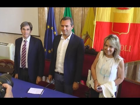 Napoli - De Magistris presenta i nuovi assessori Del Giudice e Pace (18.06.15)