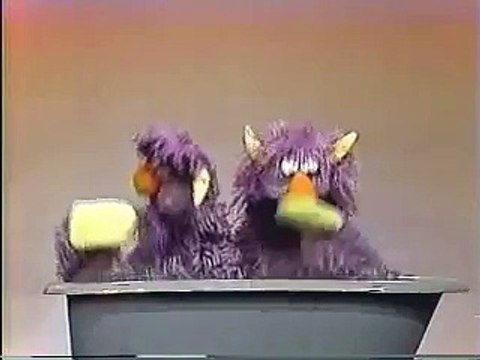 Classic Sesame Street - 2-headed Monster takes a bath