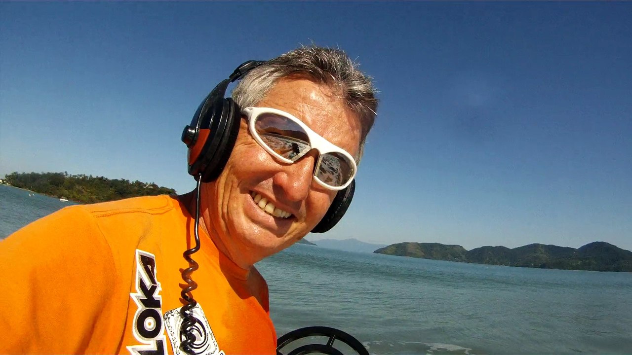 CAMINHADA NAS ONDAS E NOS MARES RICOS, VIDA, VIVA A VIDA, UBATUBA, SP, BRASIL, 17 DE JUNHO DE 2015, (13)